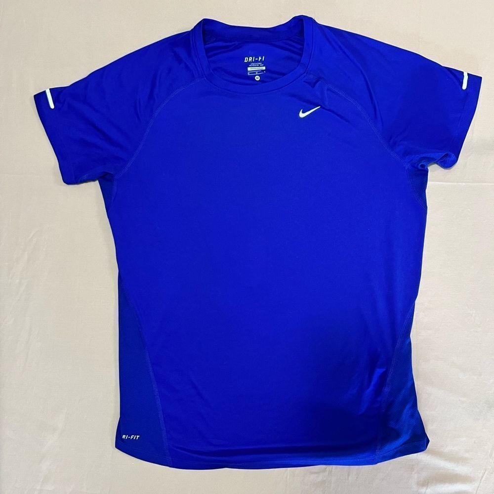 Nike dri-fi in a size medium.